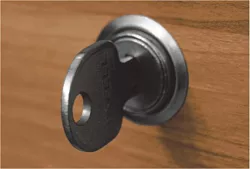 Zámek kovový ke skříním s dvířky