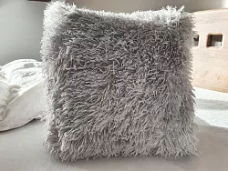 Chlupatý povlak na polštář 40x40cm - Peluto světle šedé